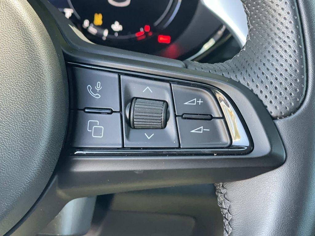 Used 2025 White Alfa Romeo  image 10