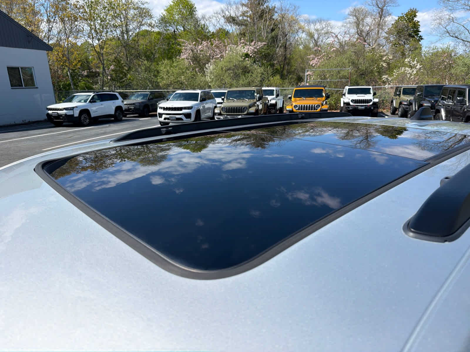 Used 2023 Silver Zynith Jeep Limited image 26