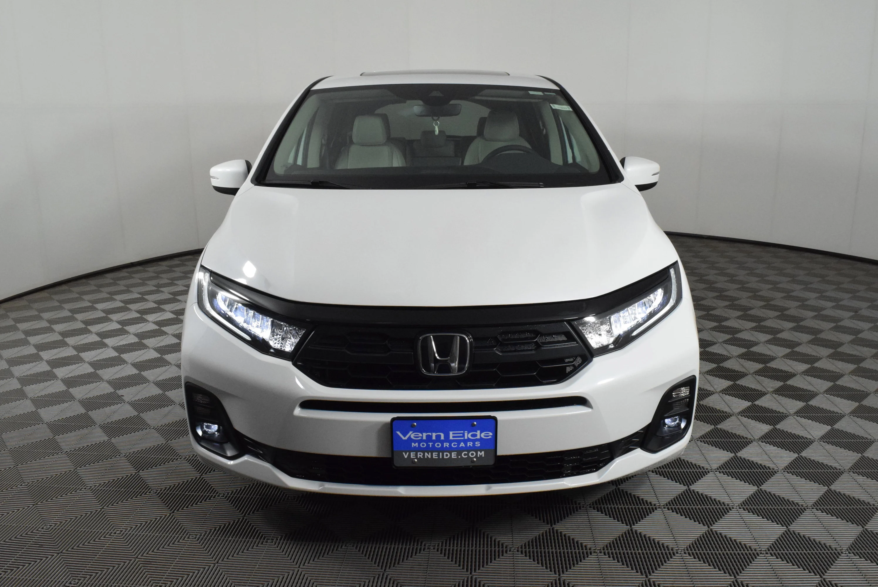 New 2026 Platinum White Pearl Honda EX-L image 3