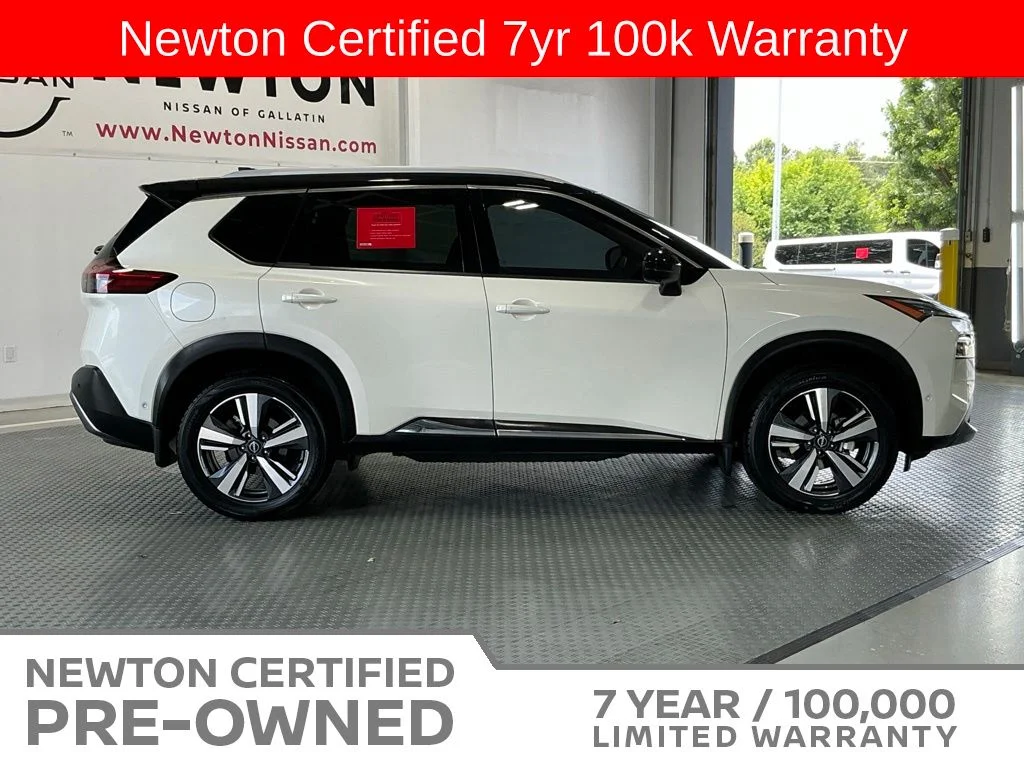 Certified Used 2023 Pearl White Tricoat/Super Black Nissan SL image 4