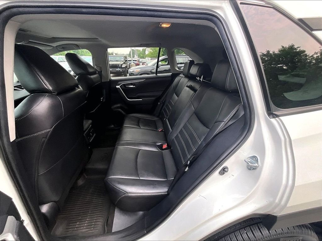 Used 2021 White Toyota XLE Premium image 15