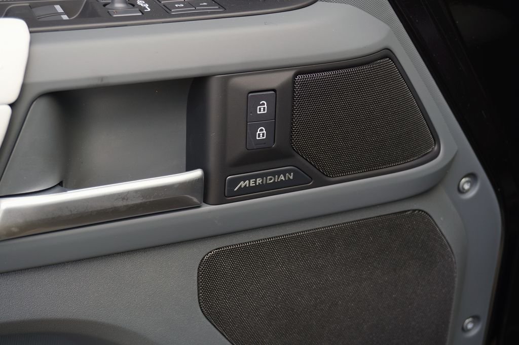 New 2026 Santorini Black Land Rover S image 10