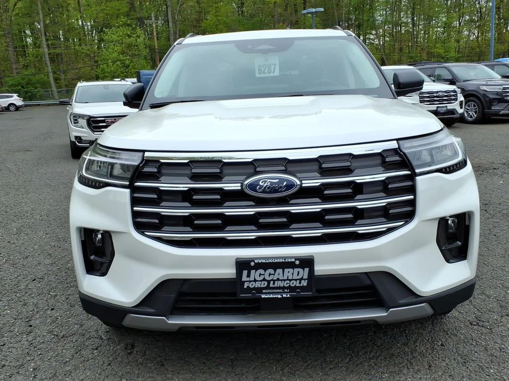 New 2026 Star White Metallic Tri-Coat Ford Active image 2