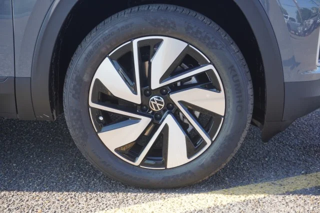 New 2026 Pure Gray Volkswagen 2.0T SE w/Technology image 5
