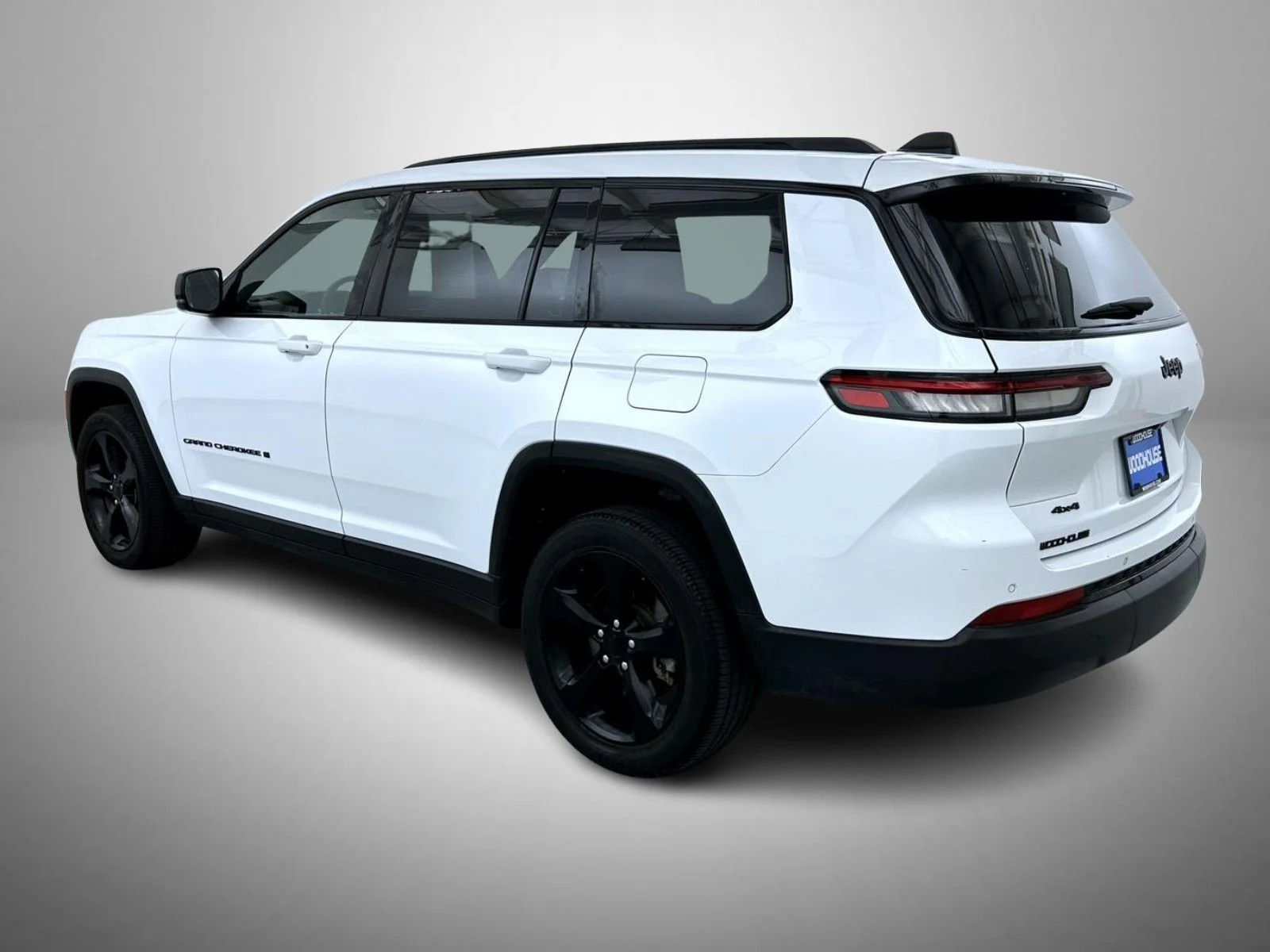 Used 2023 White Jeep Altitude image 7