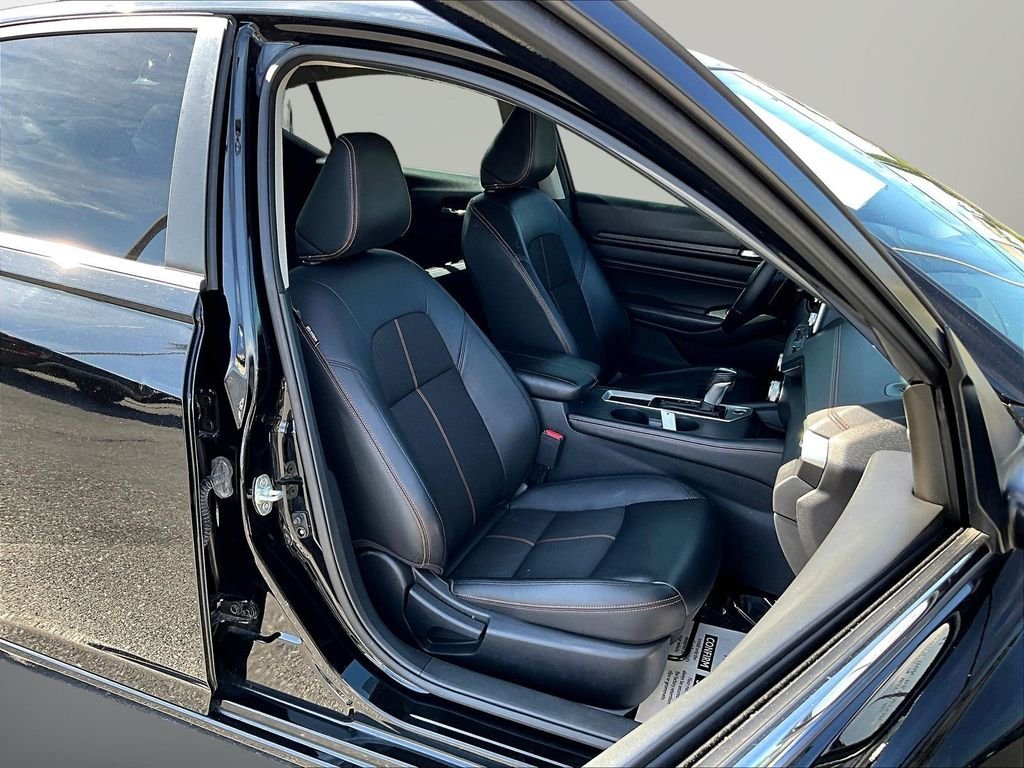 Used 2020 Black Nissan 2.5 SR image 30