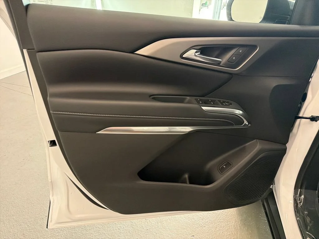 New 2027 Summit White Chevrolet LT image 11