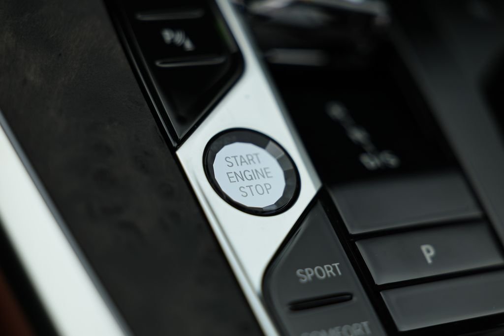New 2027 Dravit Grey Metallic BMW xDrive40i image 42