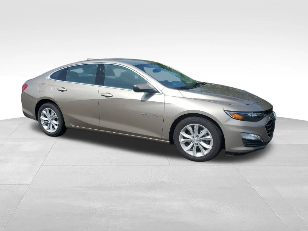 Used 2025 Gray Chevrolet LT image 9