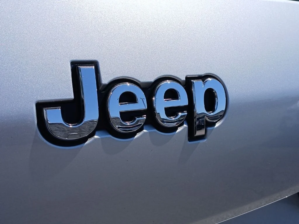 Used 2023 Silver Jeep Overland image 10