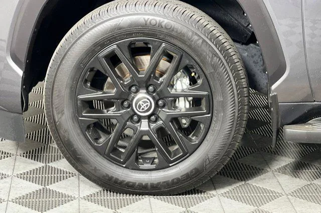 Certified Used 2024 MAGNETIC GRAY MET. Toyota  image 31