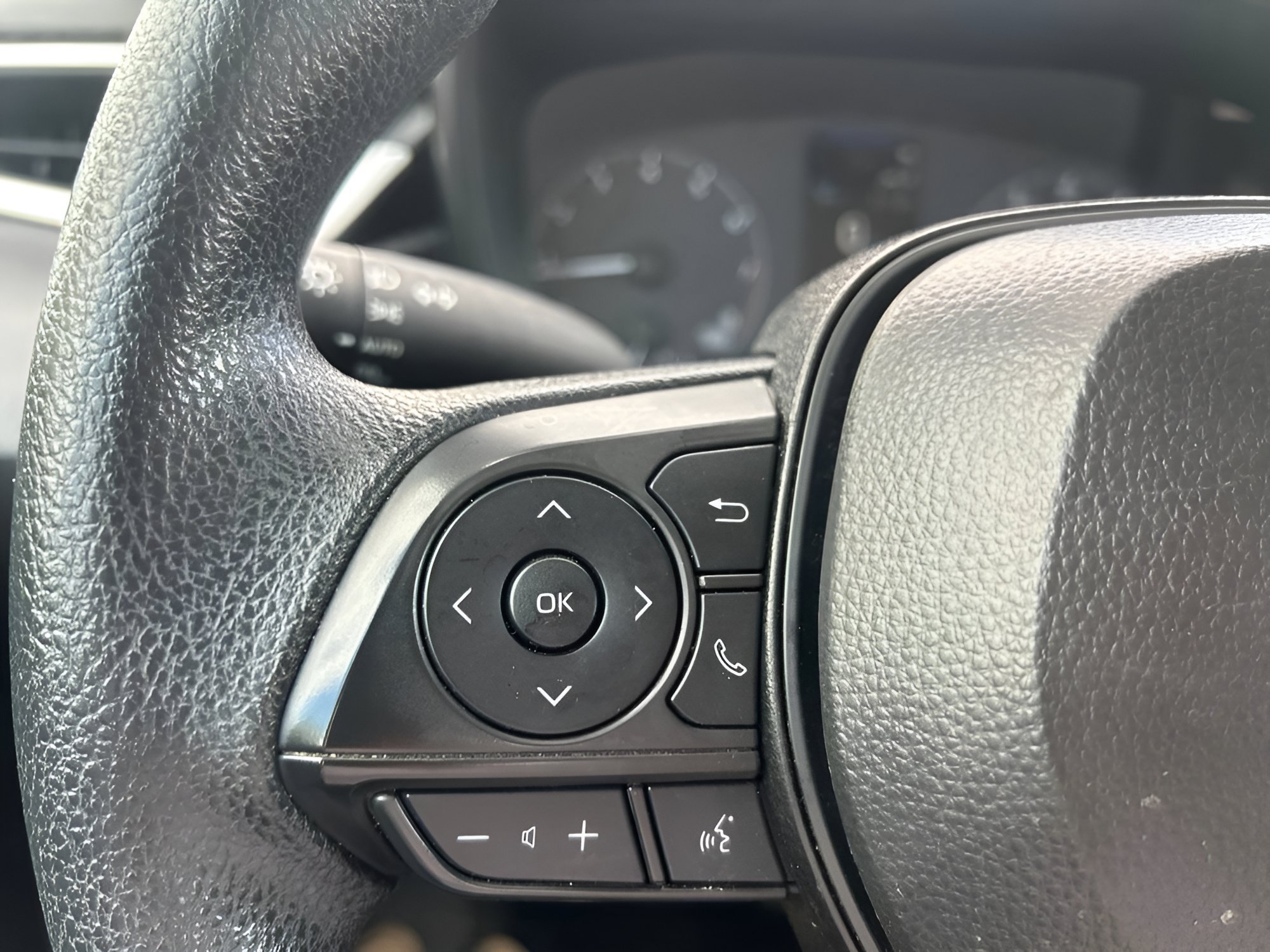 Used 2025 Midnight Black Metallic Toyota LE image 24