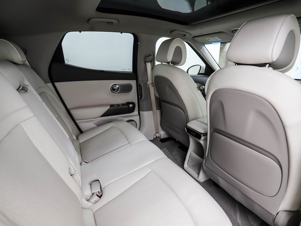 Used 2023 White Genesis Advanced image 26