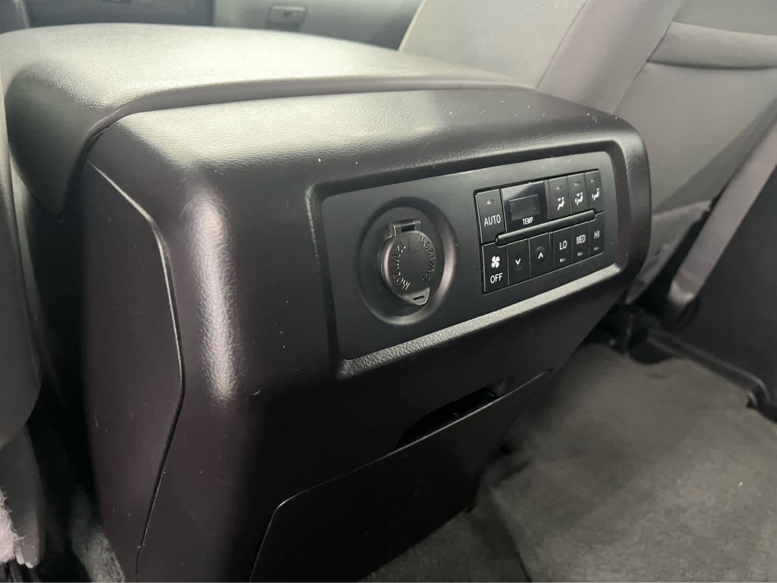 Used 2018 Super White Toyota SR5 image 31