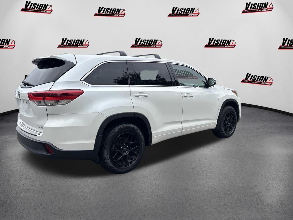 Used 2018 White Toyota LE image 5