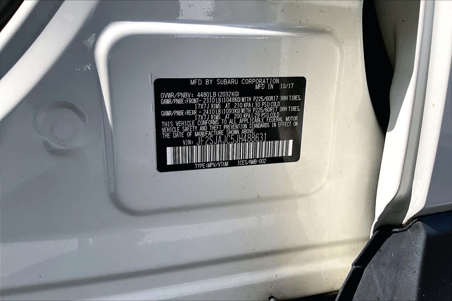 Used 2018 Crystal White Pearl Subaru Limited image 34
