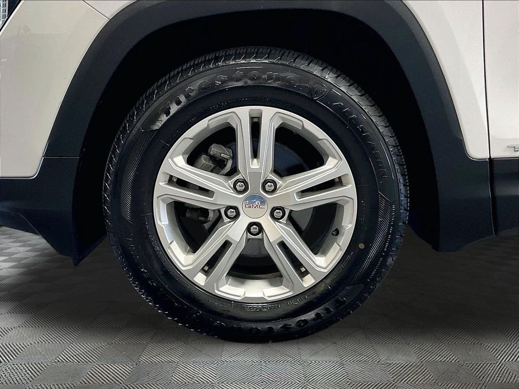 Used 2024 White GMC SLE image 7