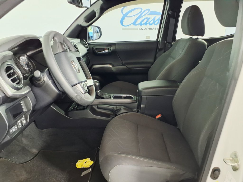 Used 2017 Super White Toyota SR5 image 13