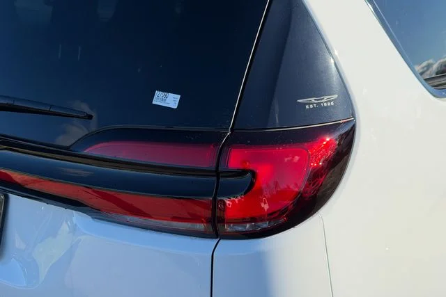 New 2026 Bright White Clear-Coat Exterior Paint Chrysler Select image 6