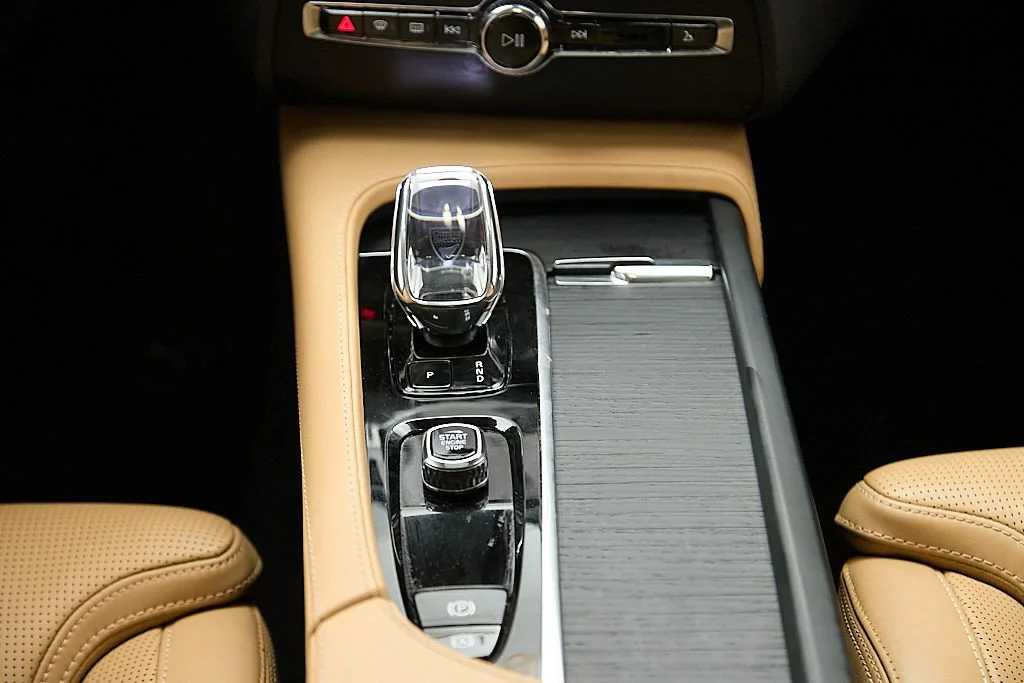 Certified Used 2023 Crystal White Volvo Ultimate image 31
