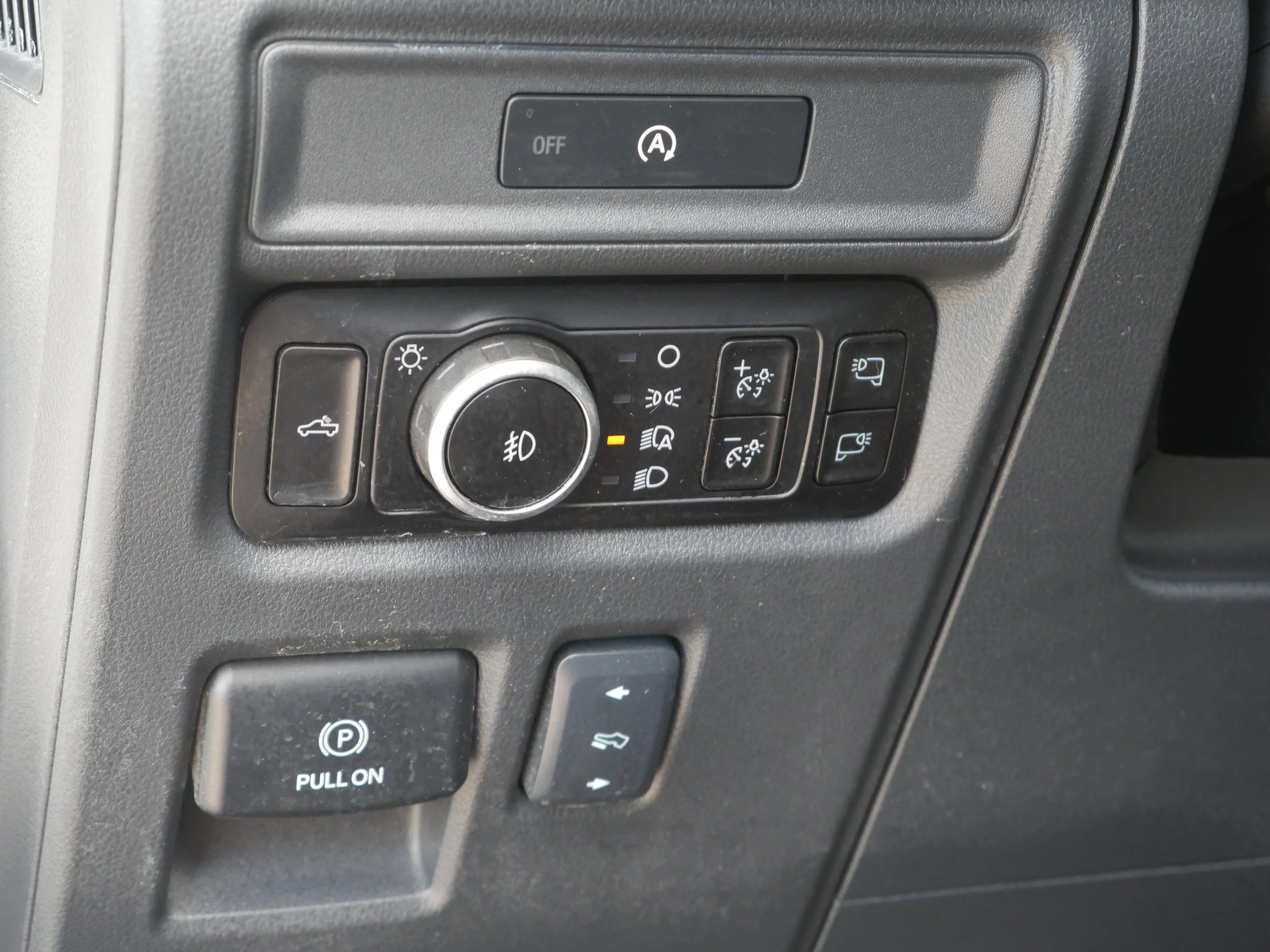 Certified Used 2025 Space White Metallic Ford LARIAT image 6