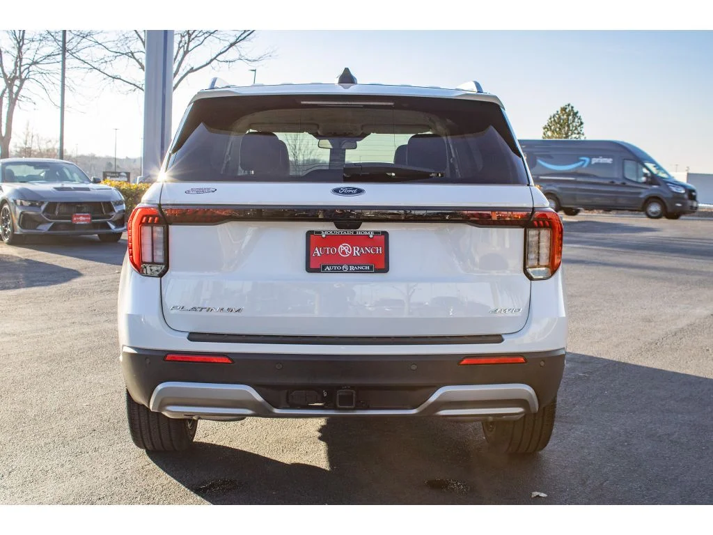 New 2026 Star White Metallic Tri-Coat Ford Platinum image 6