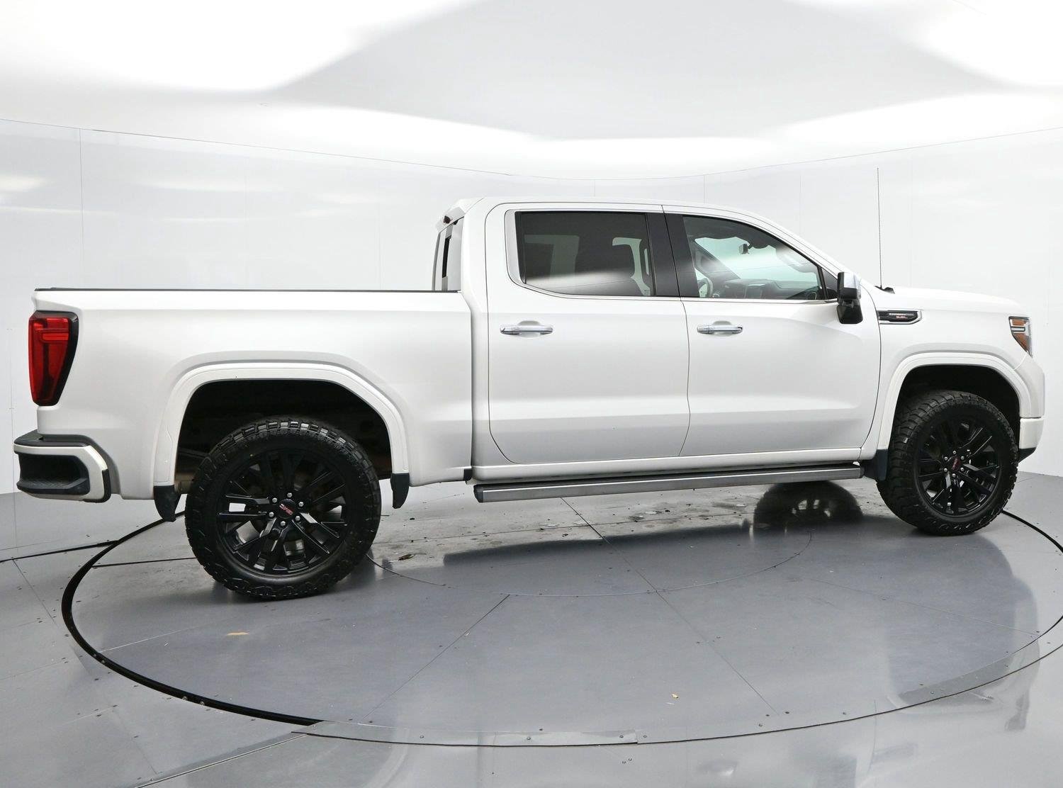 Used 2020 White Frost Tricoat GMC Denali image 8