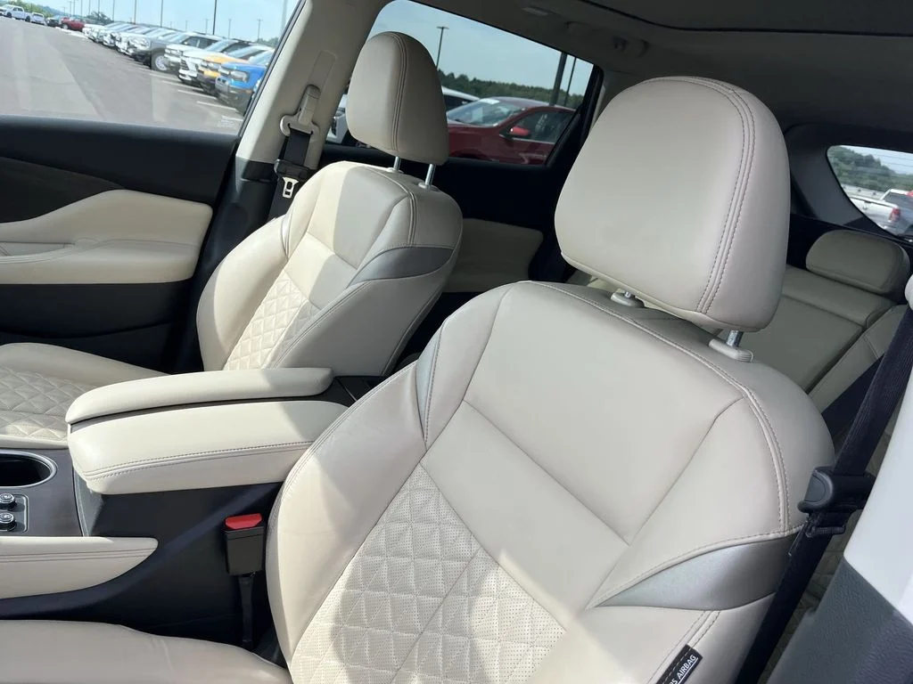 Used 2023 Red Nissan Platinum image 11