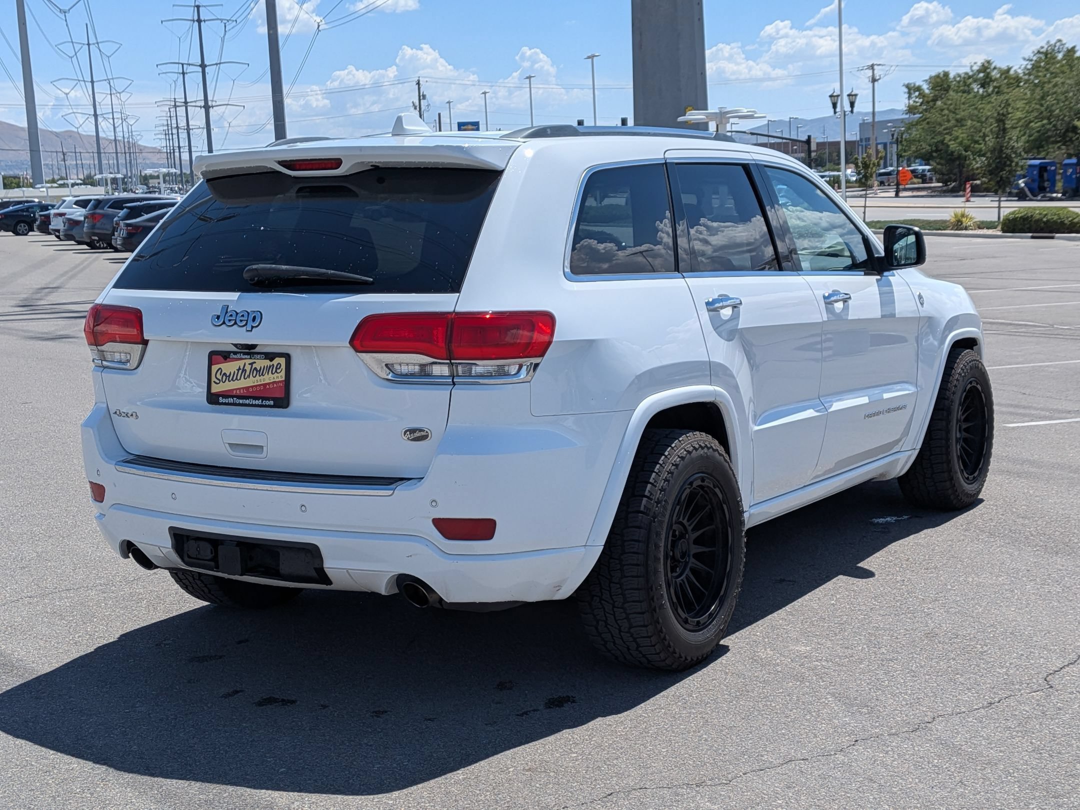 Used 2015 Bright White Clearcoat Jeep Overland image 3