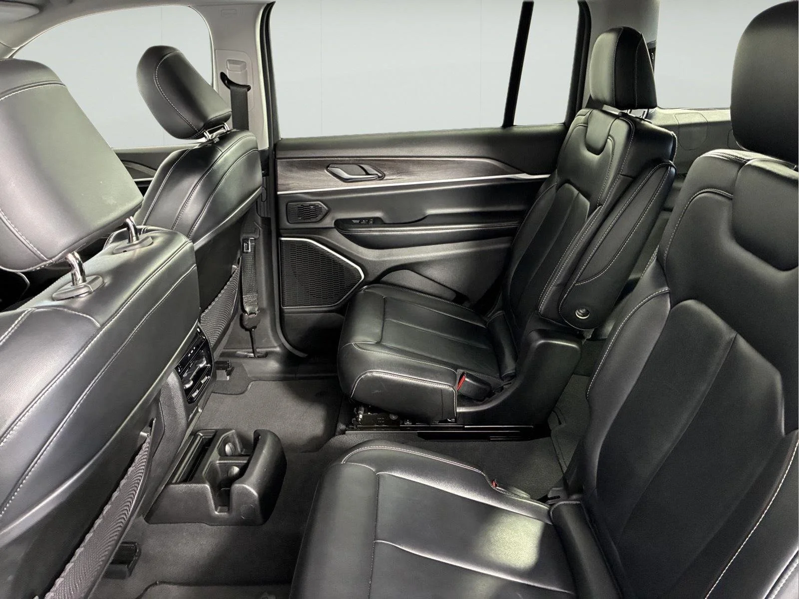 Used 2022 Baltic Gray Metallic Clearcoat Jeep Limited image 21