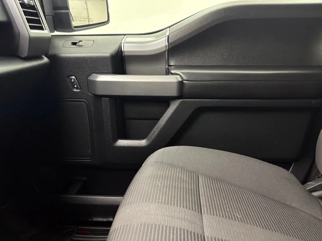 Used 2016 Oxford White Ford XLT image 39