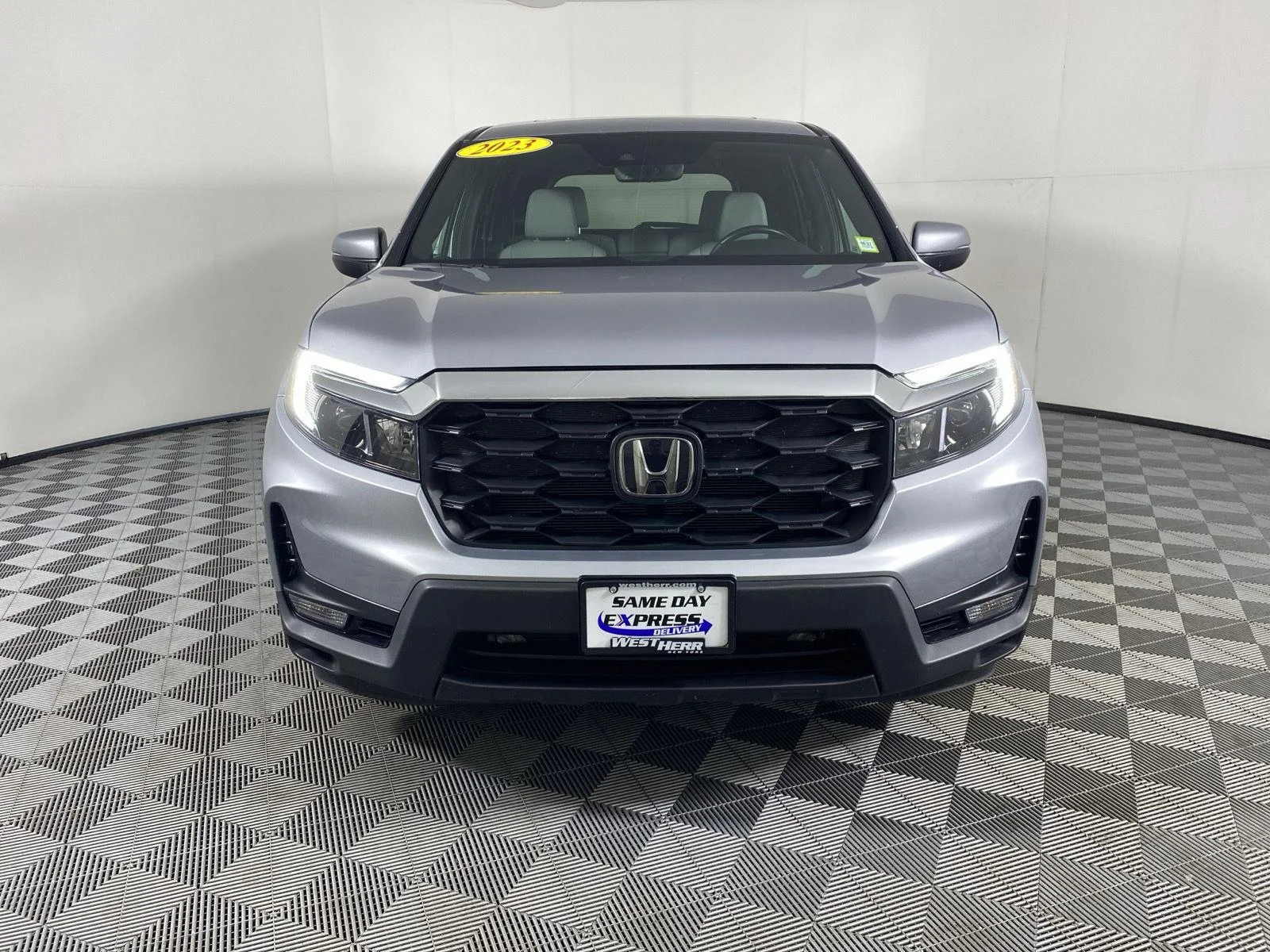 Used 2023 Lunar Silver Metallic Honda EX-L image 2