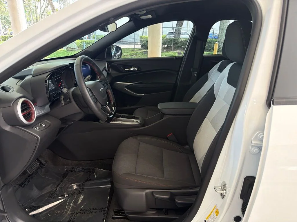 Used 2025 White Chevrolet 1RS image 6