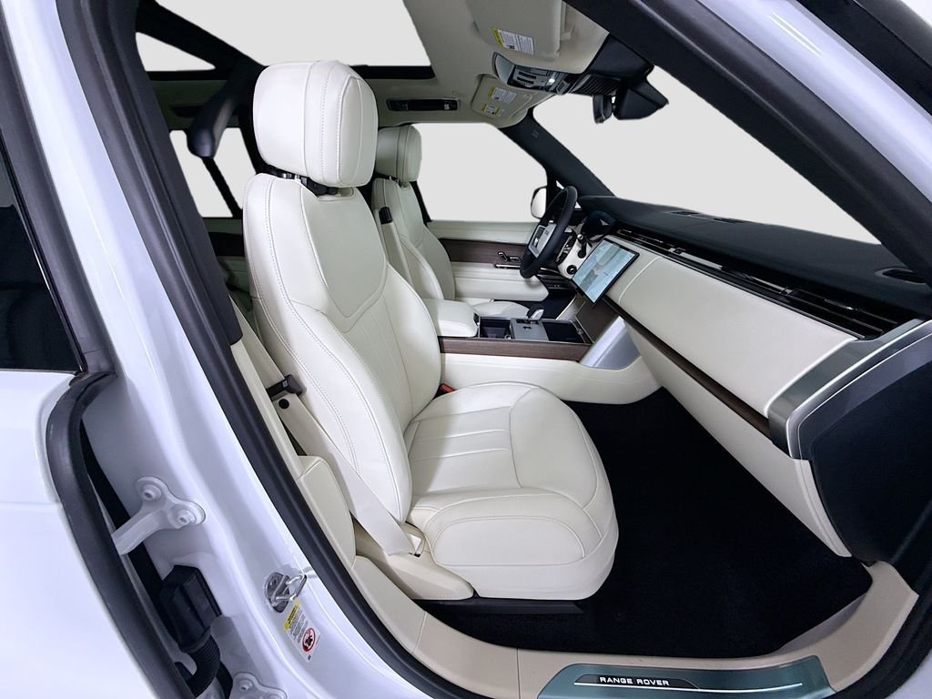 New 2026 Fuji White LAND ROVER SE 7 Seats image 20