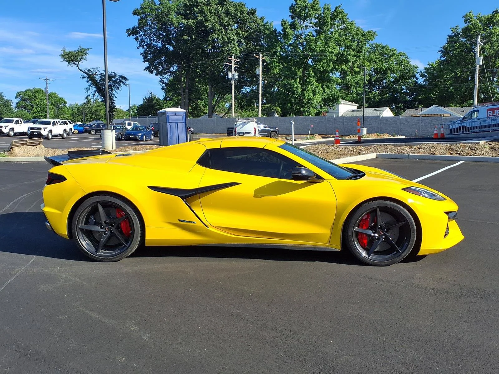Used 2025 Competition Yellow Tintcoat Metallic Chevrolet 2LZ image 2