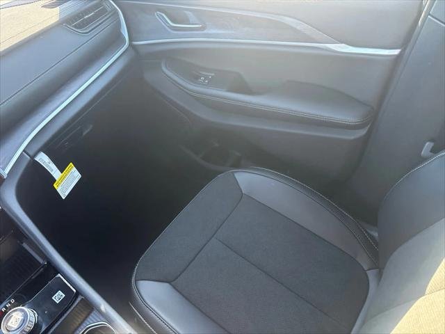 New 2026 Bright White Clear-Coat Exterior Paint Jeep Altitude image 16