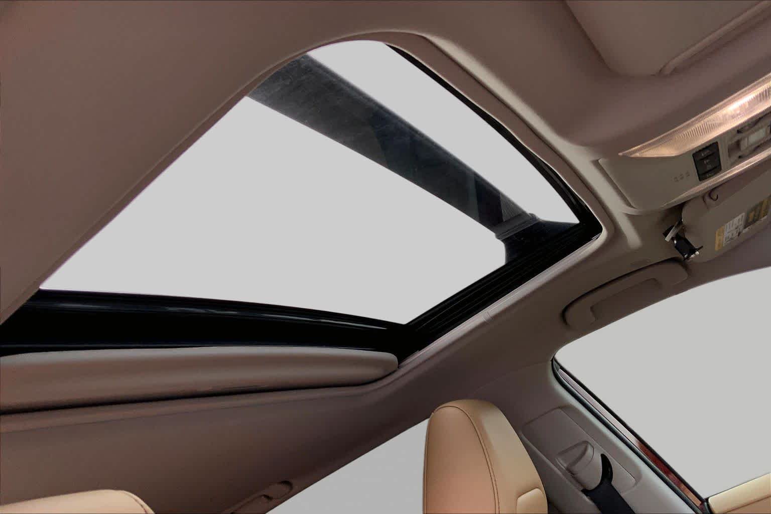 Used 2025 Ruby Flare Pearl Toyota XLE Premium image 14