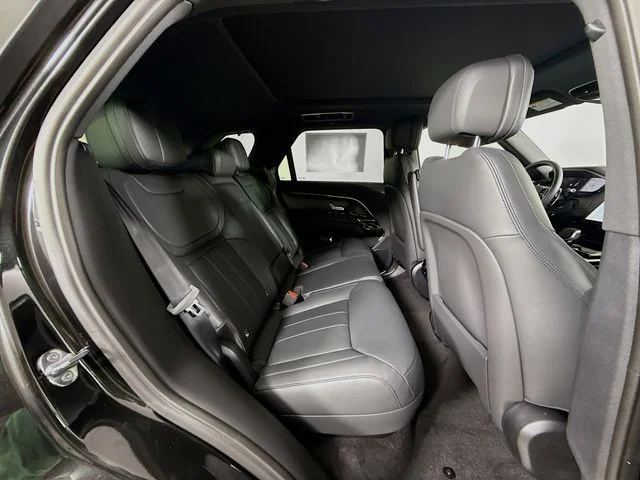 New 2026 Santorini Black Metallic Land Rover Dynamic SE image 29