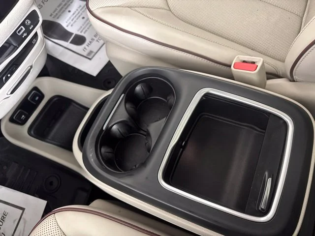 Used 2017 White Chrysler Limited image 18