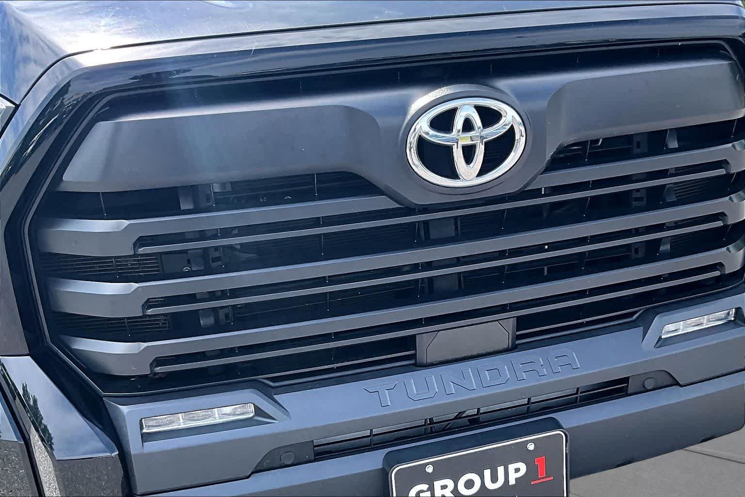 Used 2022 Midnight Black Metallic Toyota SR5 image 29