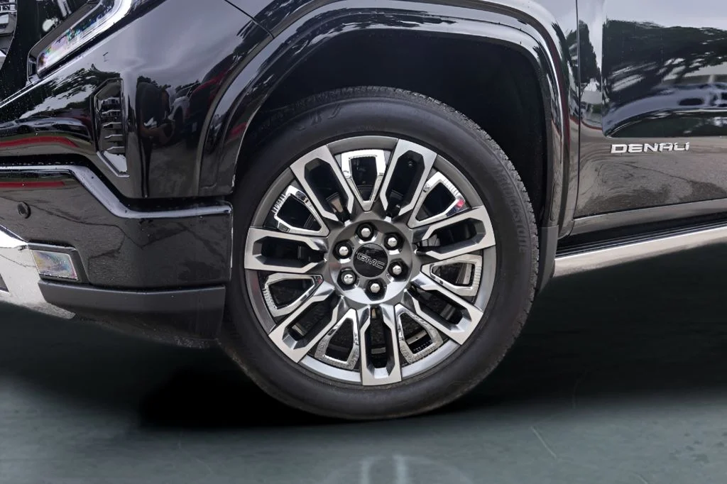 Used 2026 Black GMC Denali Ultimate image 4