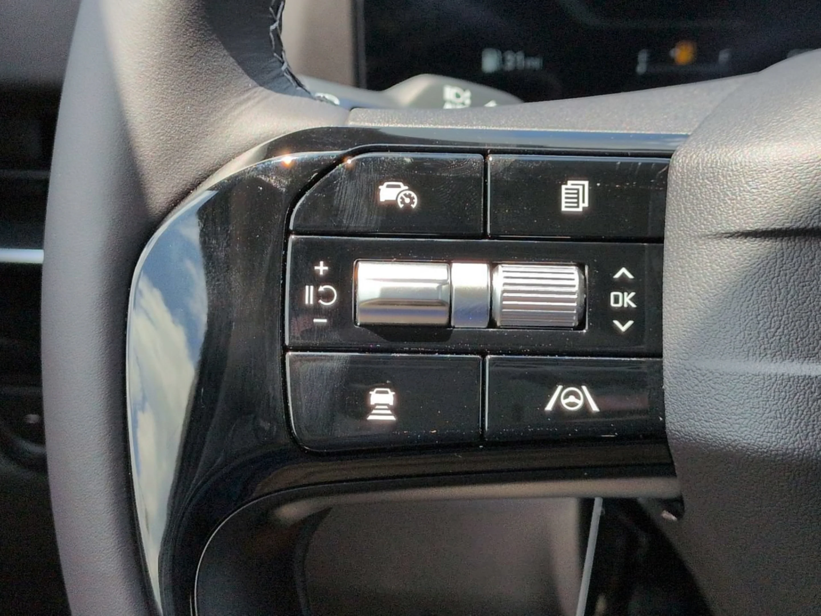 New 2027 Ivory Silver Kia SX Prestige image 45