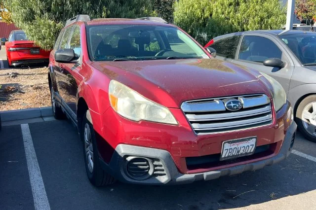 Used 2013  Subaru 2.5i image 5