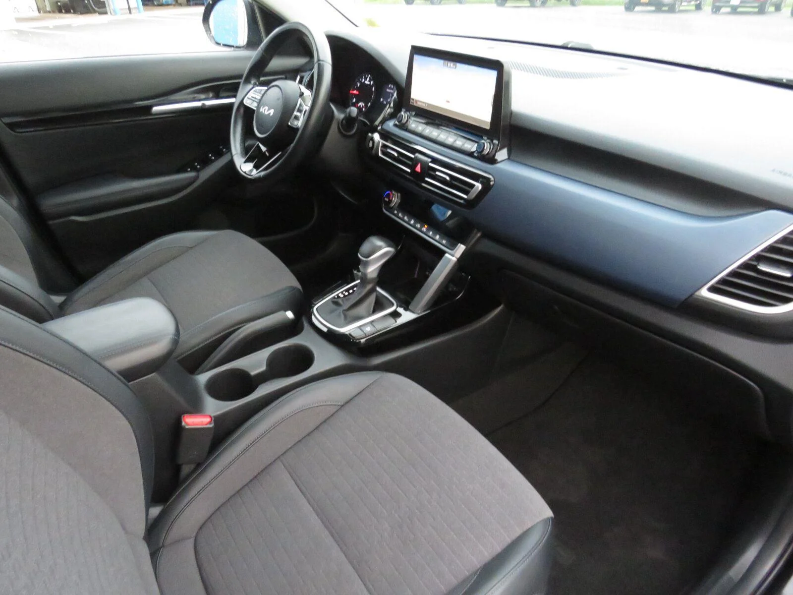 Used 2022 Cherry Black Kia S image 17