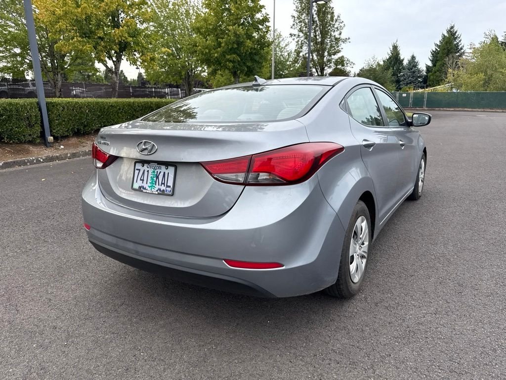 Used 2016 Shale Gray Metallic Hyundai SE image 6