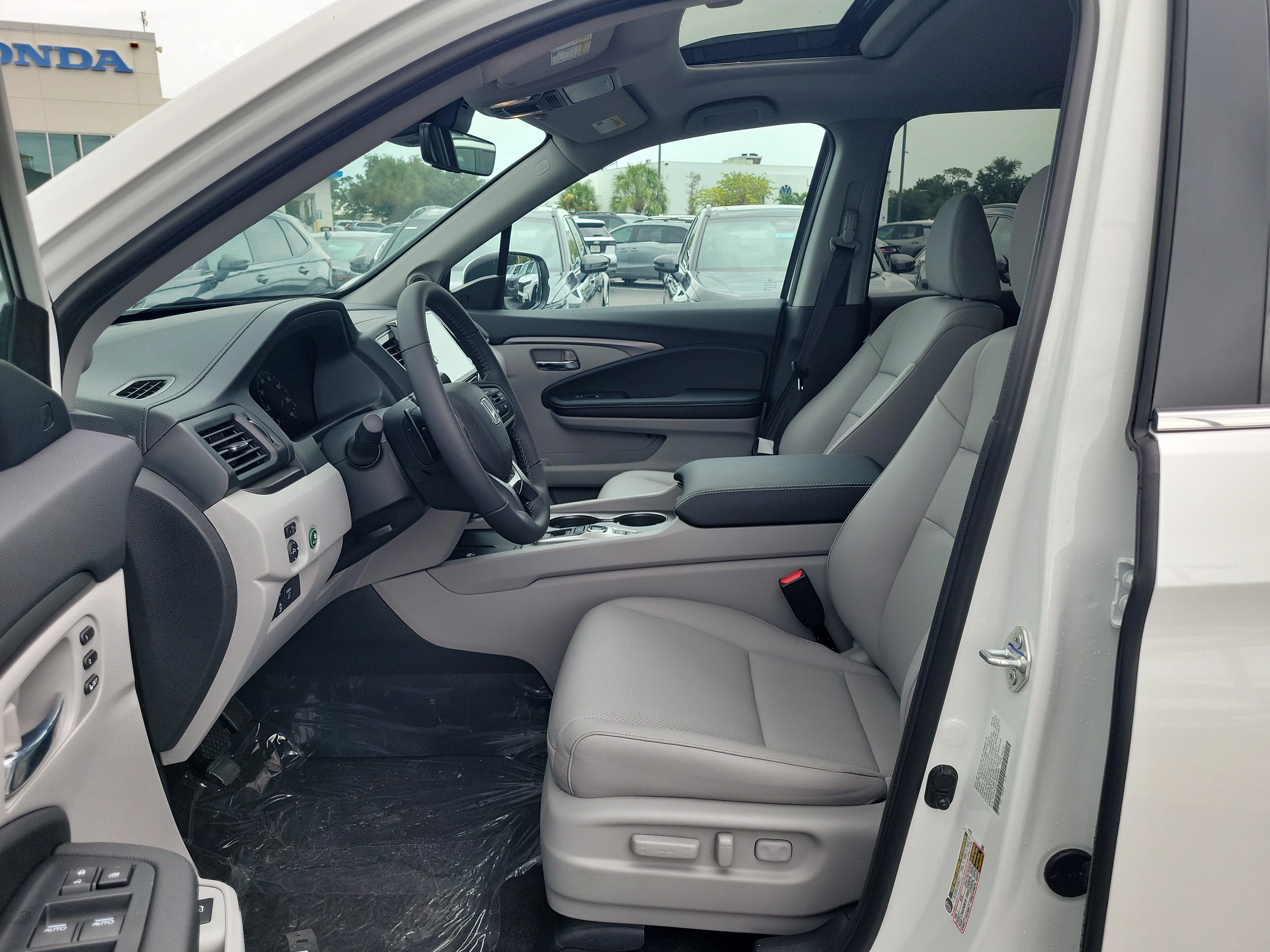 Certified Used 2026 Platinum White Pearl Honda RTL image 16