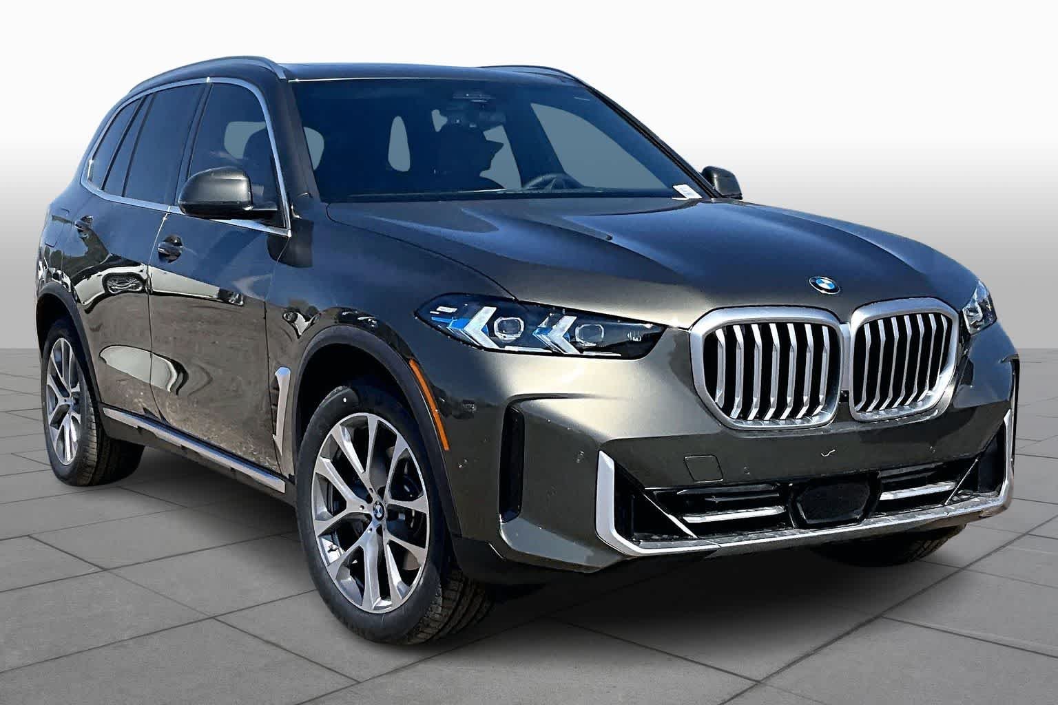 New 2026 Manhattan Green Metallic BMW xDrive40i image 2