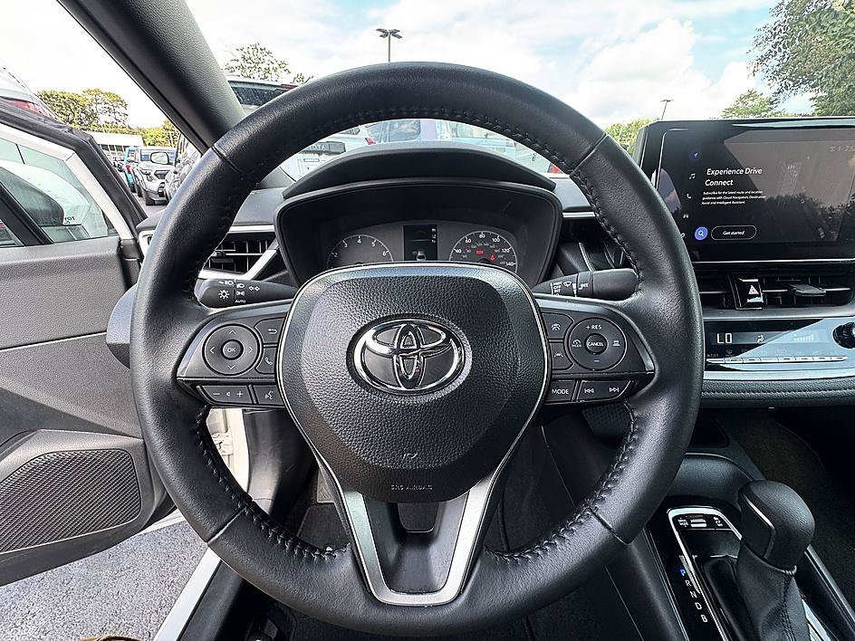 Used 2025 Ice Toyota SE image 12