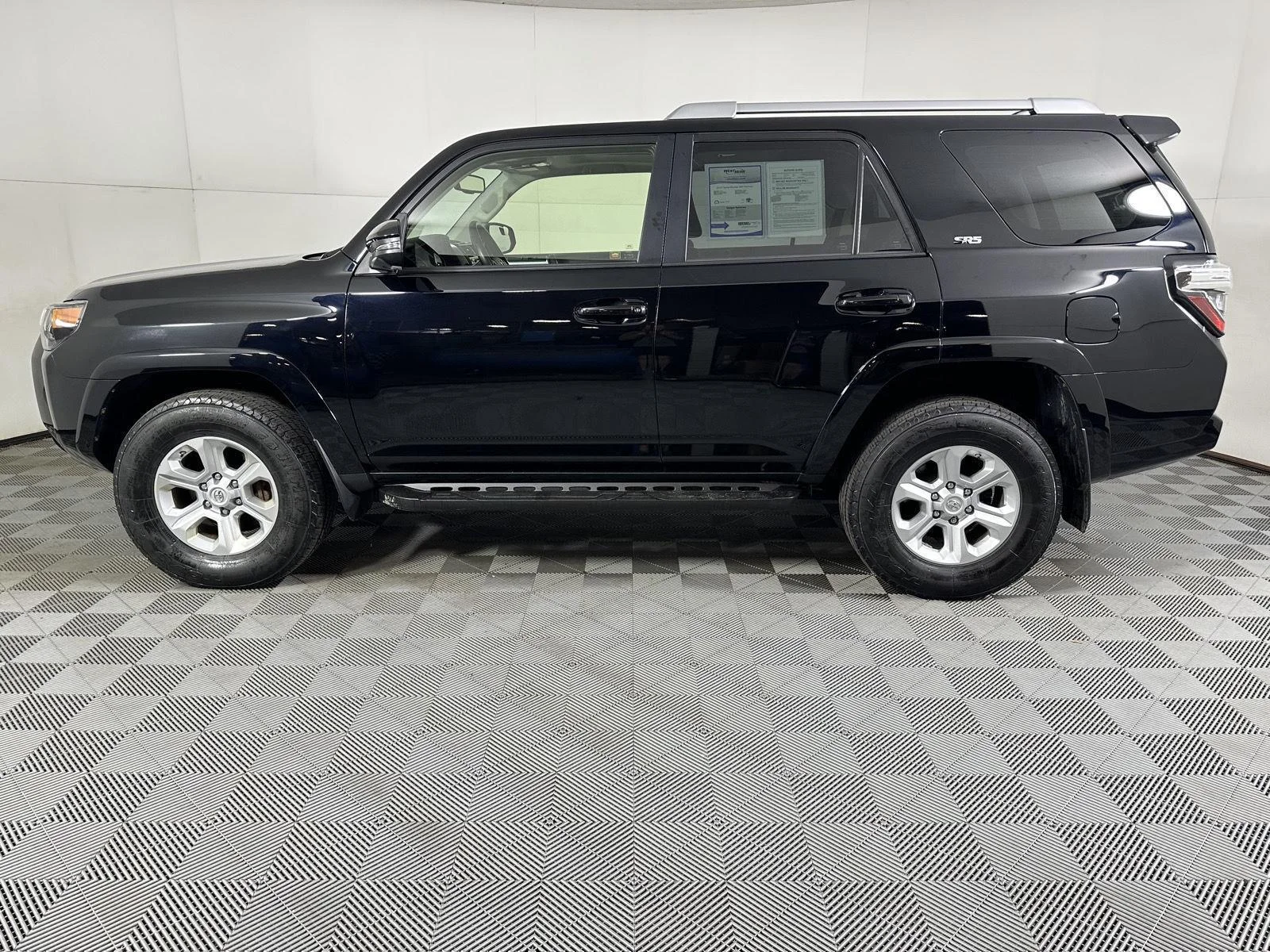 Used 2018 Midnight Black Metallic Toyota SR5 Premium image 11
