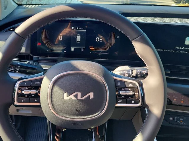 New 2026 Snow White Pearl Kia LXS image 13